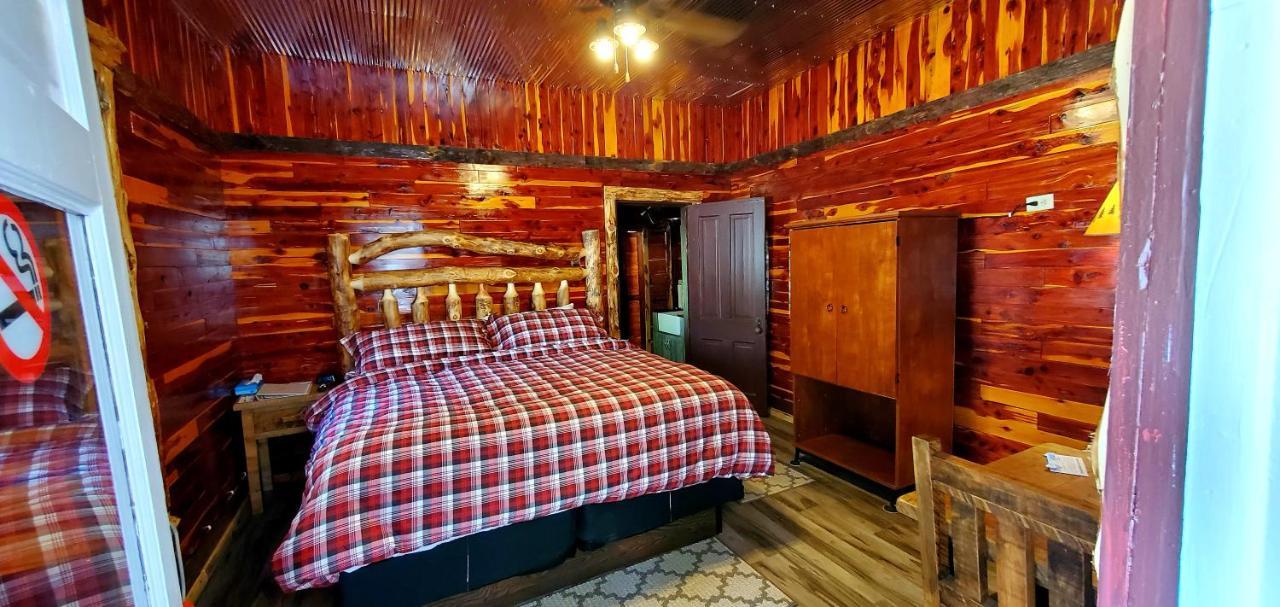 יוריקה ספרינגס Log Cabin Inn מראה חיצוני תמונה