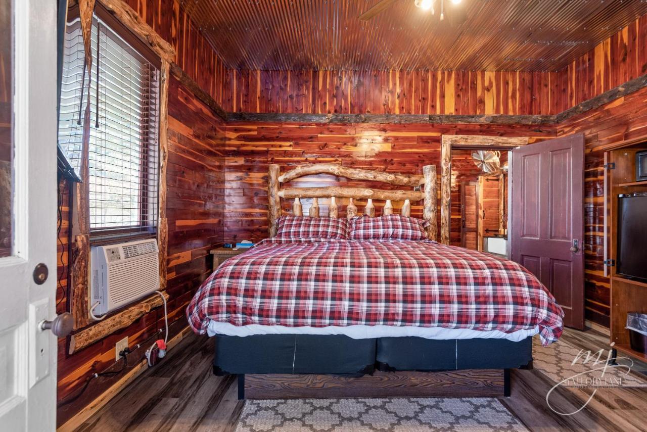 יוריקה ספרינגס Log Cabin Inn מראה חיצוני תמונה