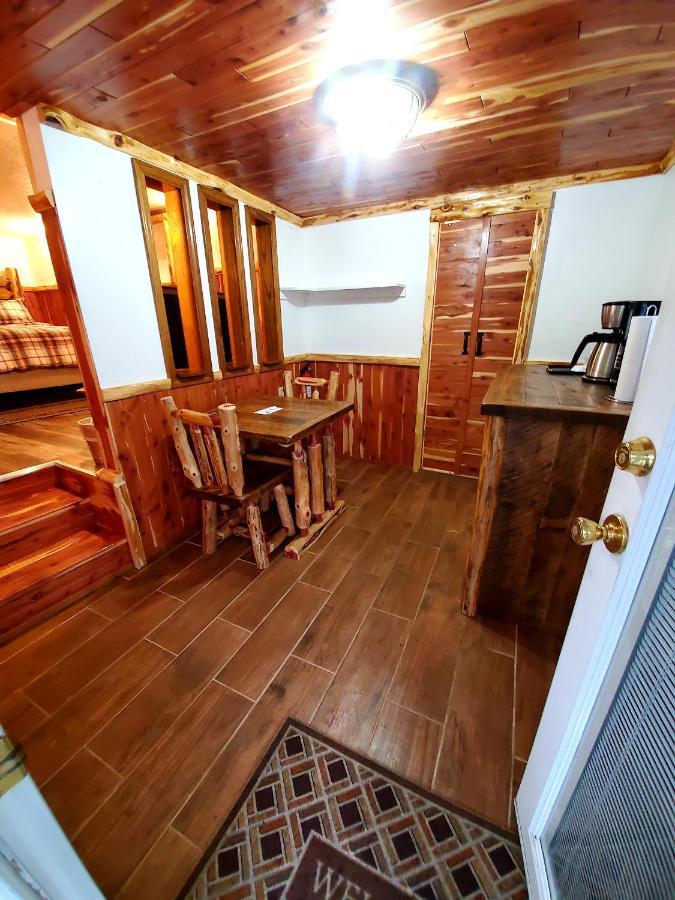 יוריקה ספרינגס Log Cabin Inn מראה חיצוני תמונה